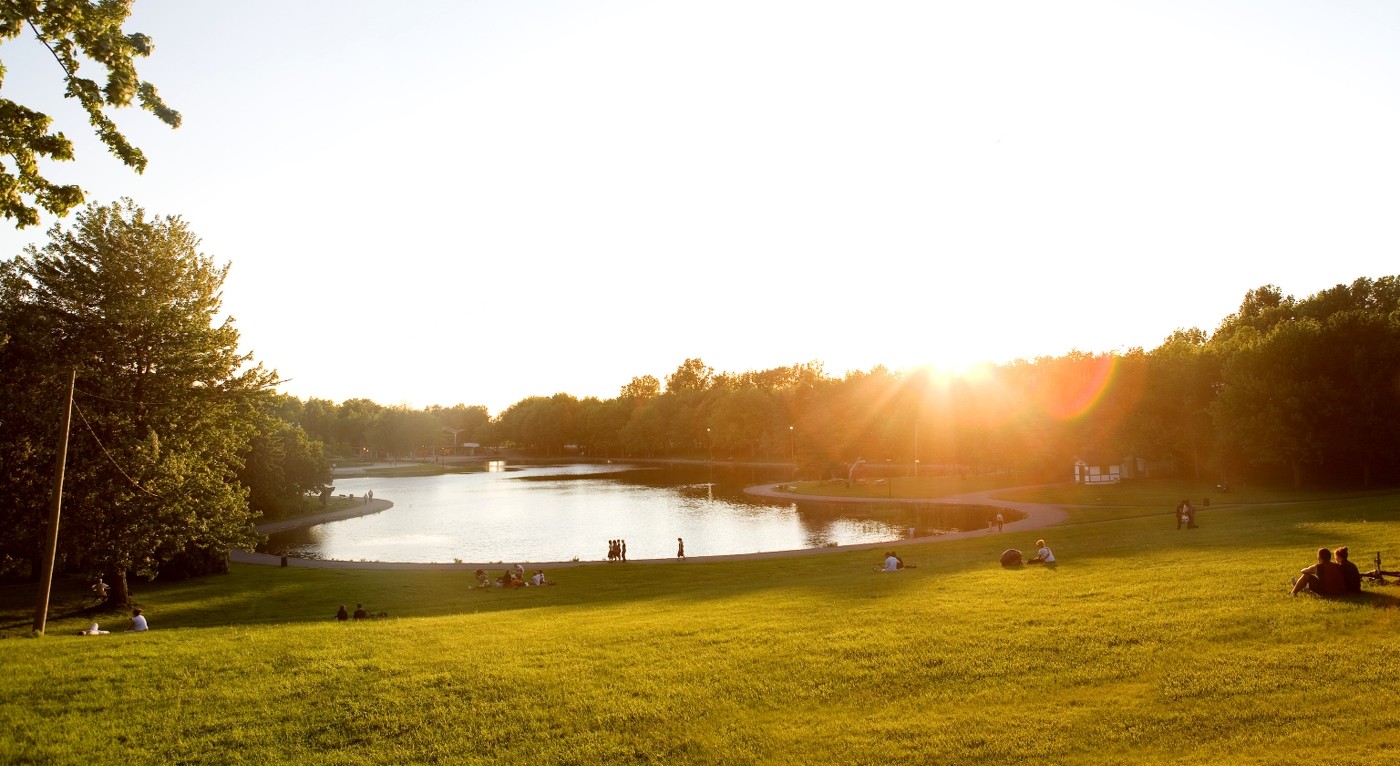 Chateau Lincoln Montreal Apartments Downtown